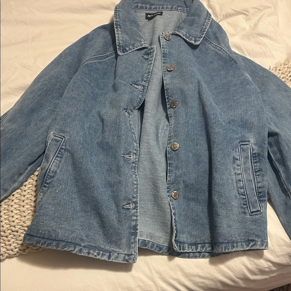 PrettyLittleThing Light Wash Denim Jacket